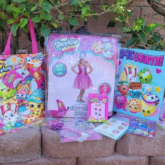 SHOPKINS LIPPY LIPS COSTUME AND SHOPKINS BUNDLE - Picture 16 of 16